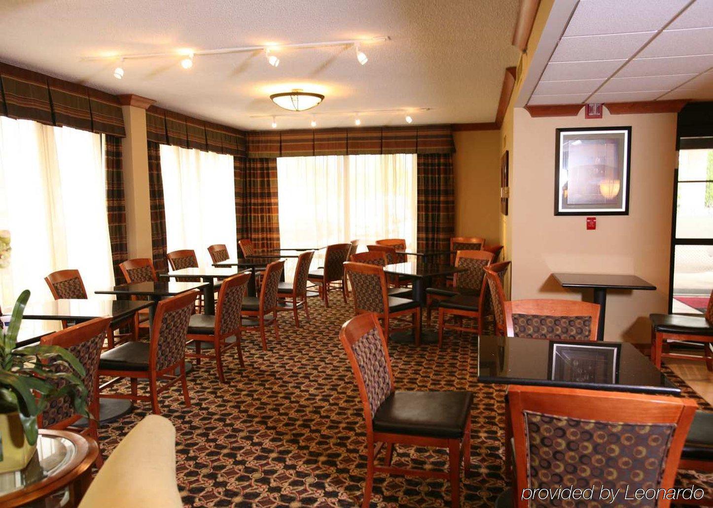 Hampton Inn Detroit Northville Restoran gambar