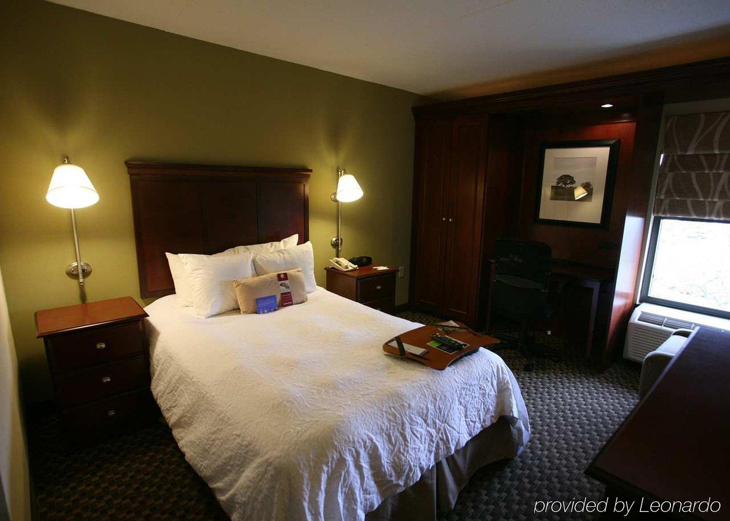 Hampton Inn Detroit Northville Bilik gambar